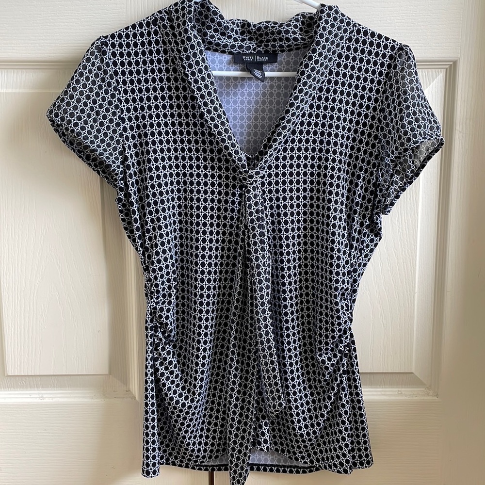 White House Black Market Black and White Patterned Short-Sleeve Blouse